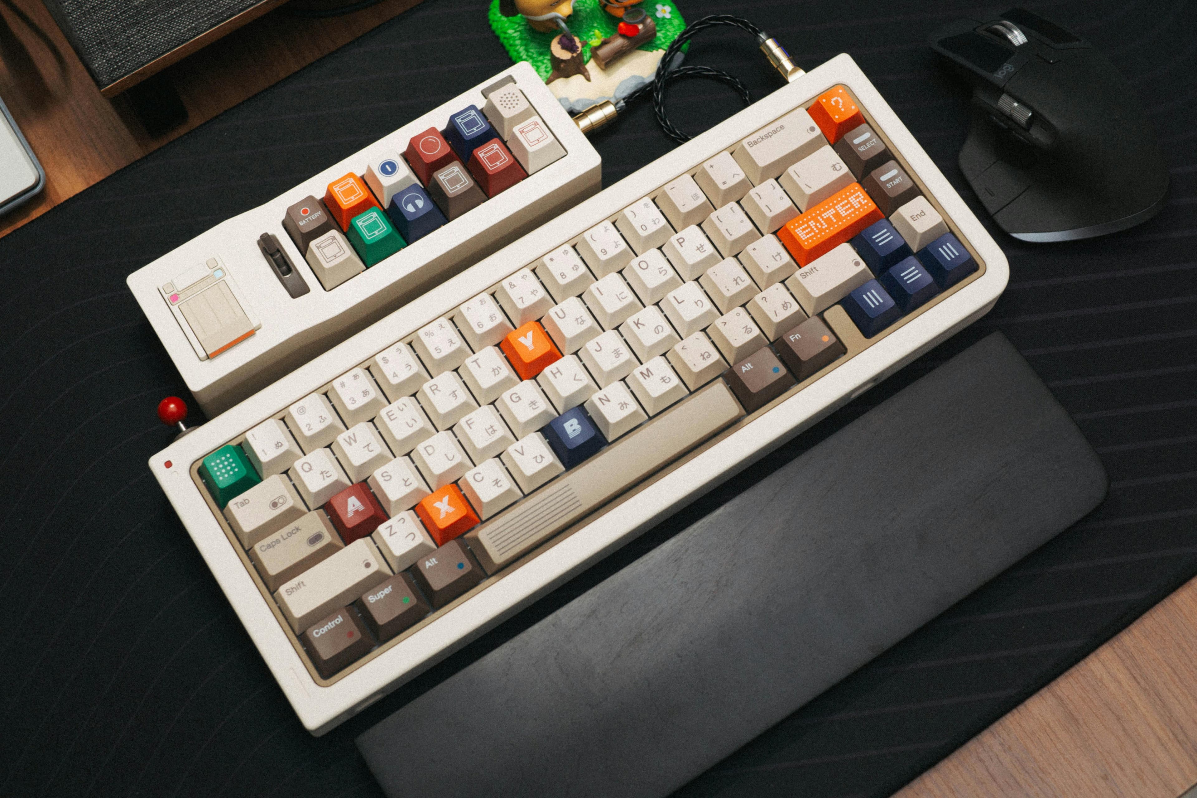 Bàn phím cơ trong setup làm việc ban đêm